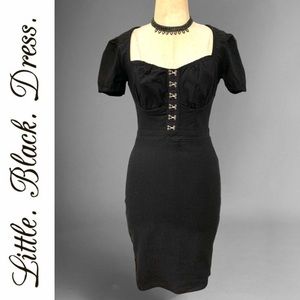 “Blashe” Black Sweetheart Neck Hook And Eye Detail Bodycon Dress- S